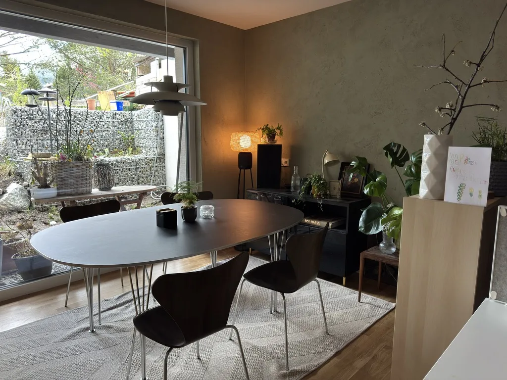 Büro im Untergeschoss mit direktem Gartenzugang